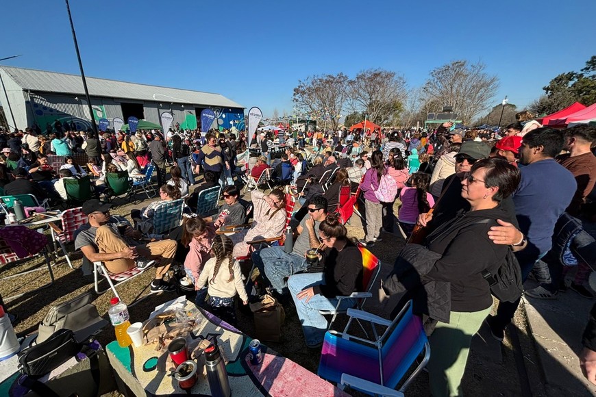 La jornada continuó con la tradicional procesión alrededor de la Plaza San Martín y la santa misa, en un momento de profunda devoción para la comunidad.