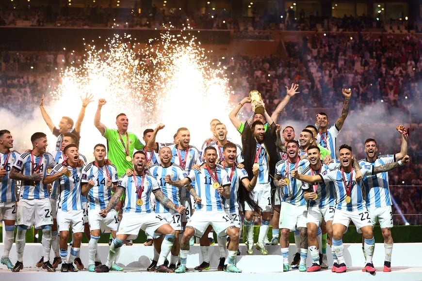 Denunciado por Adidas y AFA: procesaron a un diseñador santafesino por vender camisetas truchas de la Selección Argentina