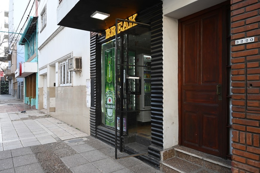La trabajadora llegó al kiosco y se encontró con el encargado y la policía. Crédito: Flavio Raina.