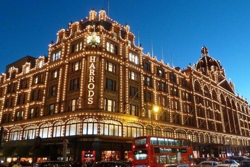 Harrods informó que más de 100 víctimas de los abusos de Al Fayed se habían inscrito en su programa de compensación en julio.