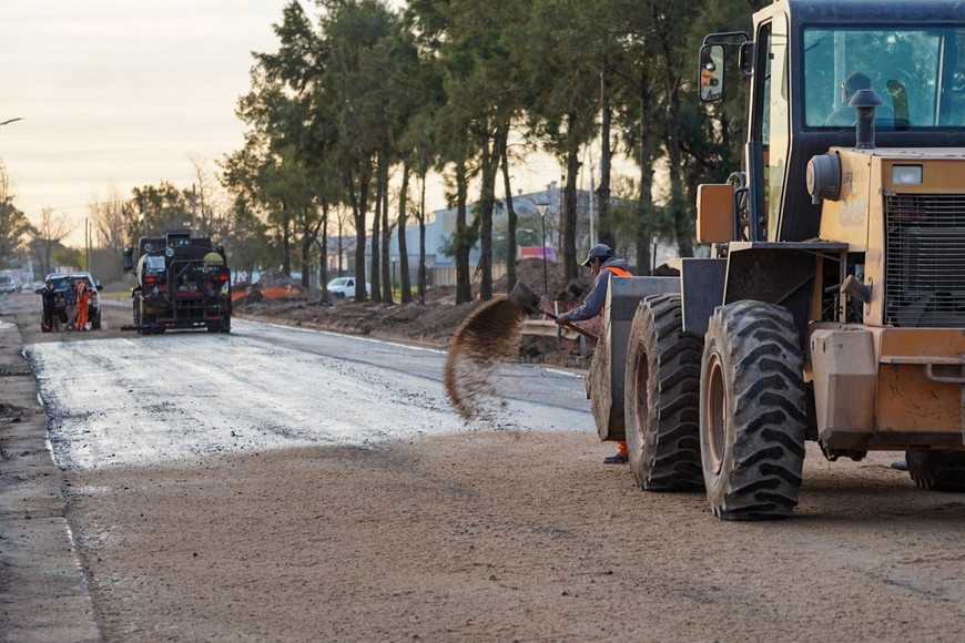 Desde la DPV, precisaron que los primeros 1.300 metros ya están completos hasta la carpeta asfáltica de rodamiento, restando realizar los trabajos de señalización.