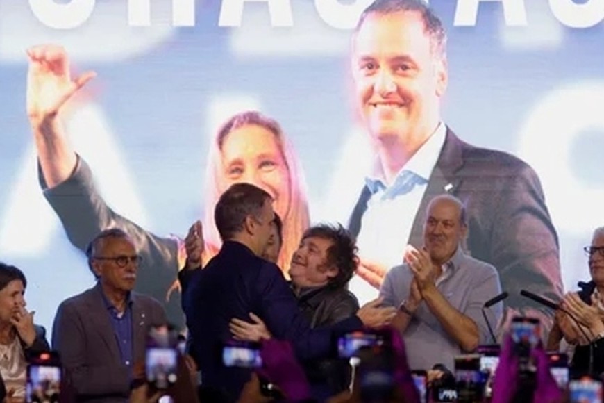 En CABA festejó el candidato de LLA, Manuel Adorni, en los comicios del 18 de mayo. La participación fue de apenas el 53 % del padrón.