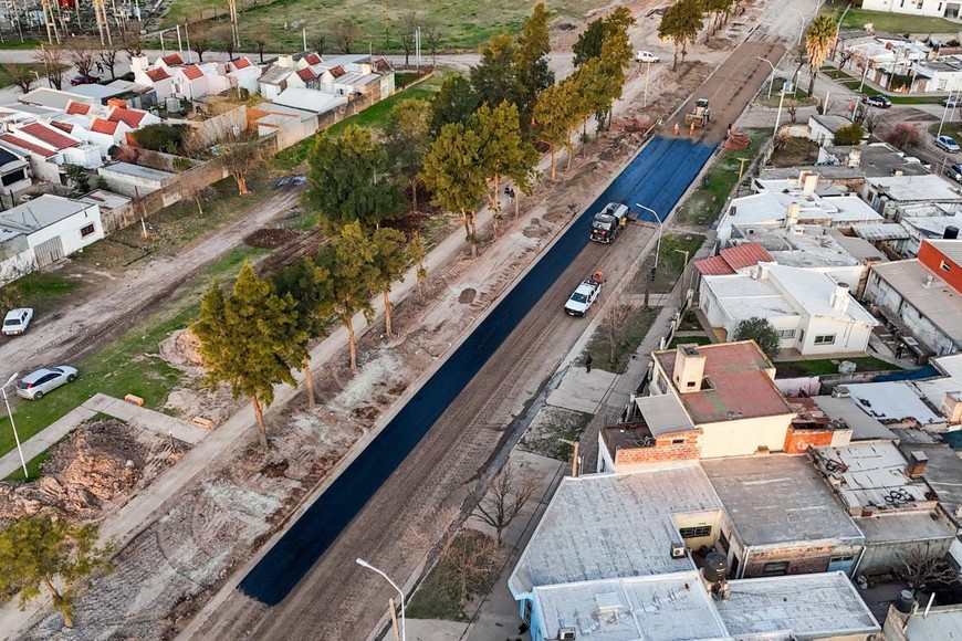 Desde la DPV, precisaron que los primeros 1.300 metros ya están completos hasta la carpeta asfáltica de rodamiento, restando realizar los trabajos de señalización.