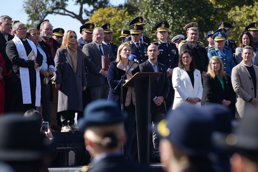 Autoridades encabezaron el acto por el 171º aniversario de la Policía de Rosario.