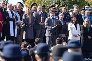 “Nunca más esta ciudad volverá a ser lo que fue”, aseguró frente al Monumento a la Bandera.