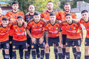 Las Flores II. Este sábado, en cancha 1, del predio Nery Pumpido el equipo de Boloqui visita a Deportivo Agua, si gana se quedará con el Apertura del ascenso. Crédito: Gentileza.