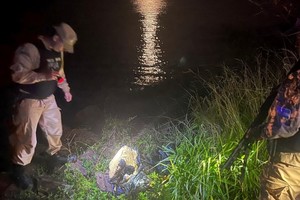 Los contrabandistas dejaron el paquete del lado argentino y regresaron a su país.