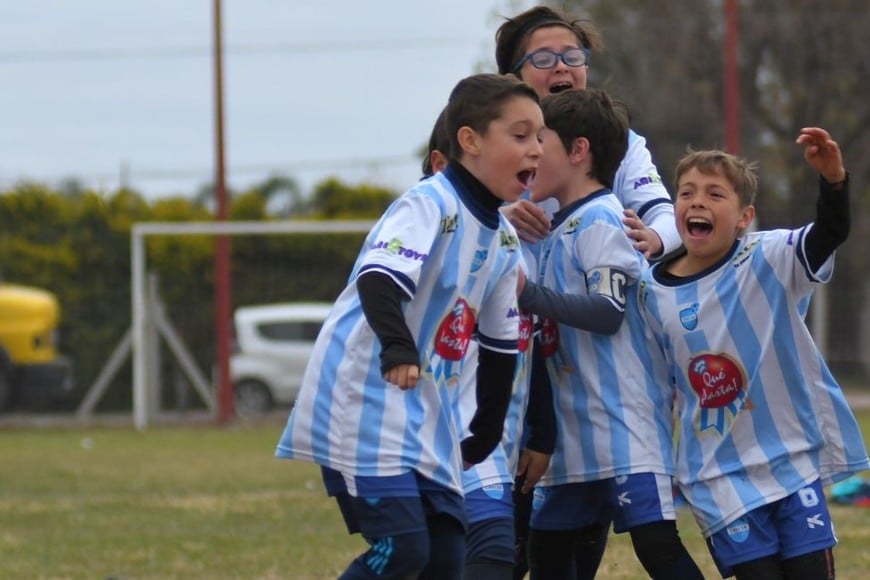 Diversión y goles. Créditos: Manuel Fabatía