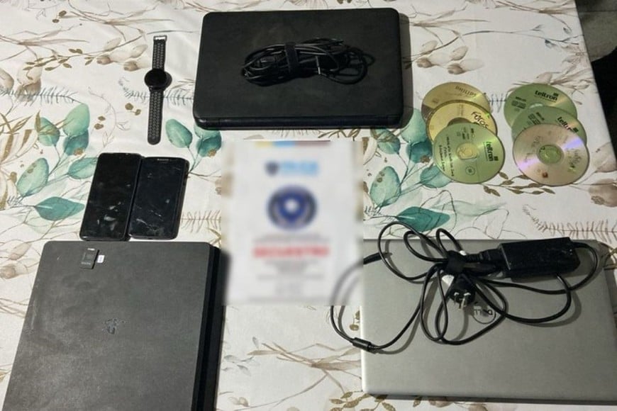 Material secuentrado en el allanamiento en el domicilio del sospechoso