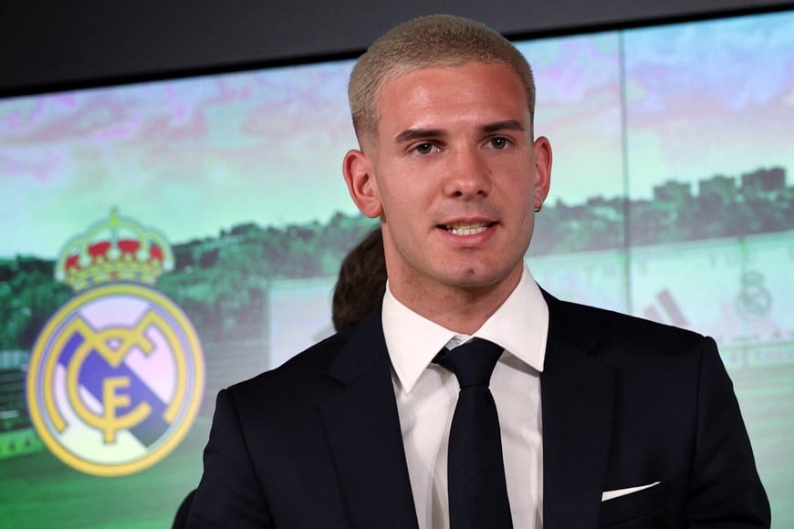 Soccer Football - Real Madrid Unveil Franco Mastantuono - Ciudad Real Madrid, Valdebebas, Madrid, Spain - August 14, 2025
New Real Madrid signing Franco Mastantuono during the presentation REUTERS/Violeta Santos Moura