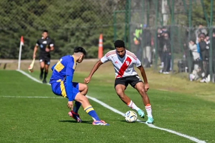 El delantero de 17 años se formó en River desde los siete años.