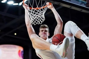 La potencia de Vogt capturada en imagen. Crédito: Aaron Doster-USA TODAY Sports