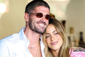 La pareja está enfocada en asegurar su futuro económico a través de un acuerdo prenupcial