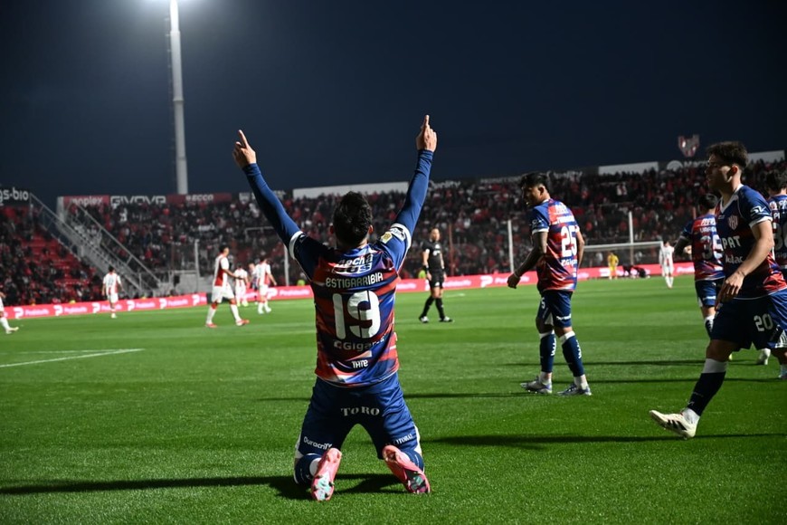 Goles Pittón Estigarribia Unión-Instituto | Torneo Clausura Fecha 5 | Estadio Monumental Perón de Córdoba. Foto: Facundo Luque
