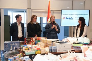 La vicegobernadora entregó donaciones al Hospital de Niños Zona Norte de Rosario.