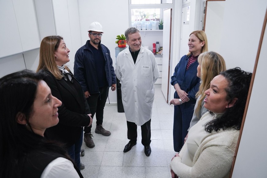 Scaglia recorrió las refacciones de cardiología, odontología y tomografía.