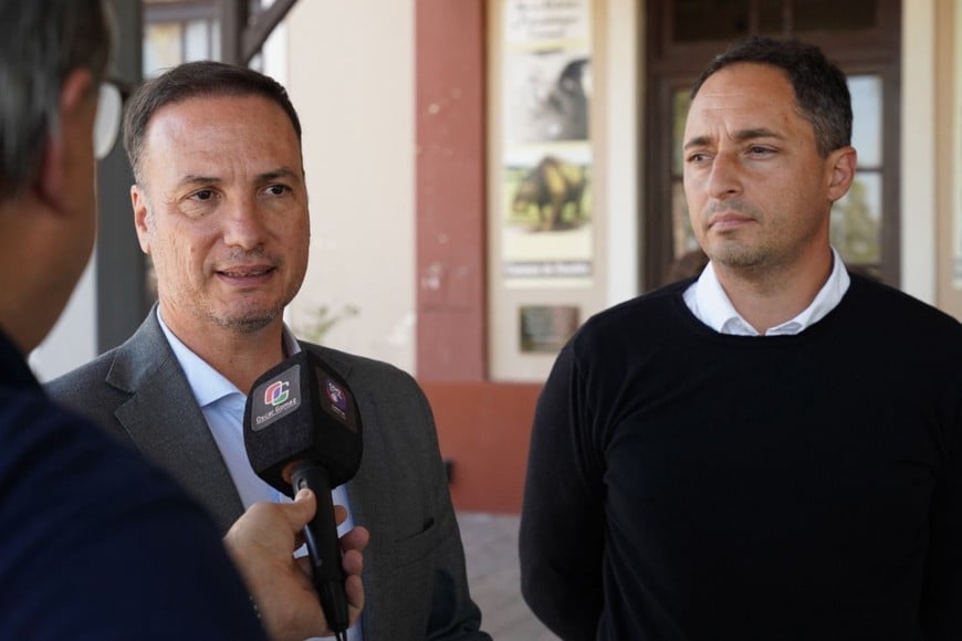 Lisandro Enrico, ministro de Obras Públicas, y Nicolás Mijich, secretario de Recursos Hídricos.