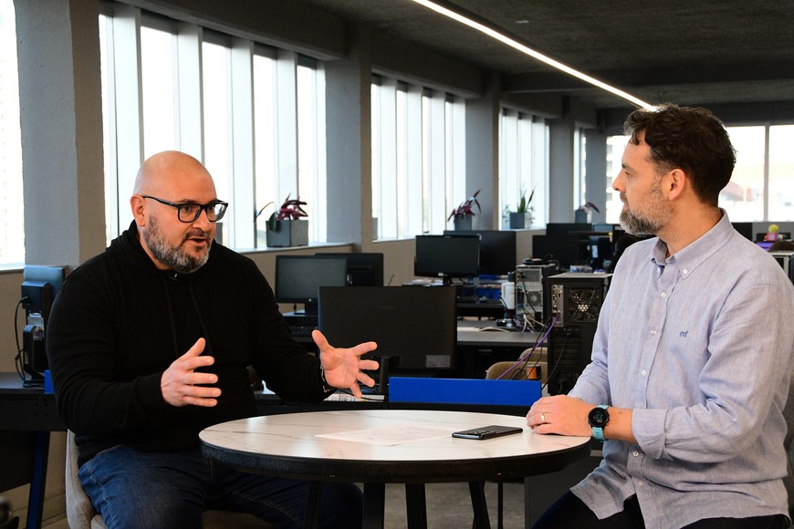 El concejal detalló cómo la ciudad podría agilizar obras con autonomía. Crédito Flavio Raina.