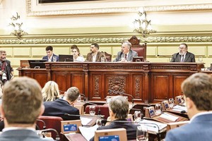 En viernes, la Convención votó un cambio en el reglamento en sesión presidida por Felipe Michlig. Foto: Convención Reformadora