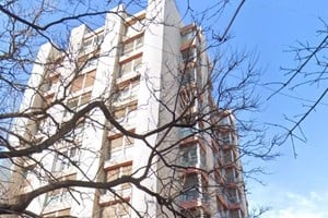 Dos albañiles denunciaron que había un fuerte olor en un departamento en el que realizaban trabajos.