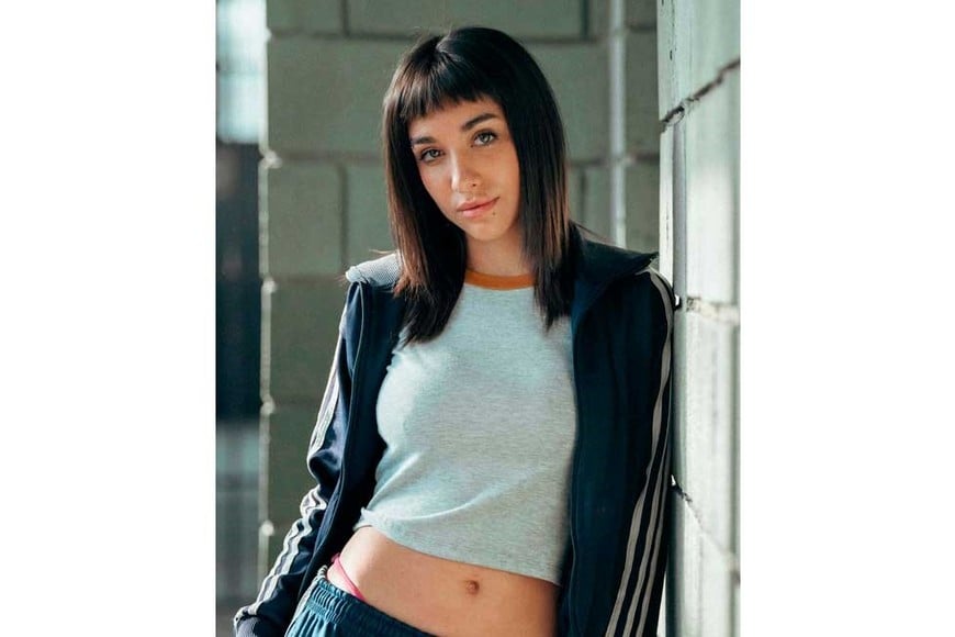 Caracterizada como Cleo.