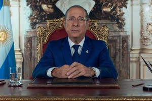 Francella hablando como si fuese un presidente.