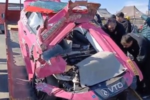 El auto de Juan Ignacio Álvarez quedó destruido tras el vuelco en plena carrera de la Fiat Competizione. Foto: Carburando
