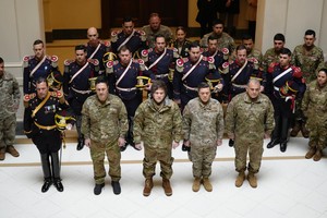 Milei encabezó un almuerzo por San Martín junto a los granaderos. Crédito: @OPRArgentina