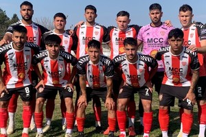 Colón de San Justo. El equipo de San Justo goleó a Nobleza y sigue firme en lo más alto de la tabla, en esta oportunidad, acompañado por Sanjustino, otro de los que ganó este sábado.
