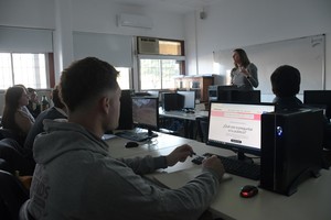 La beca mensual va de 28 a 35 mil pesos. Crédito: Manuel Fabatía