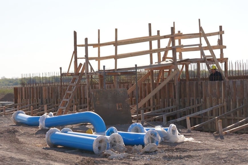 La obra que permitirá llevar agua clarificada hacia Antonio Pini, Pozo Borrado, Fortín Atahualpa, San Bernardo, Villa Minetti, Santa Margarita y El Nochero.