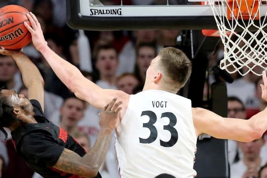 Chris Vogt llega con credenciales.