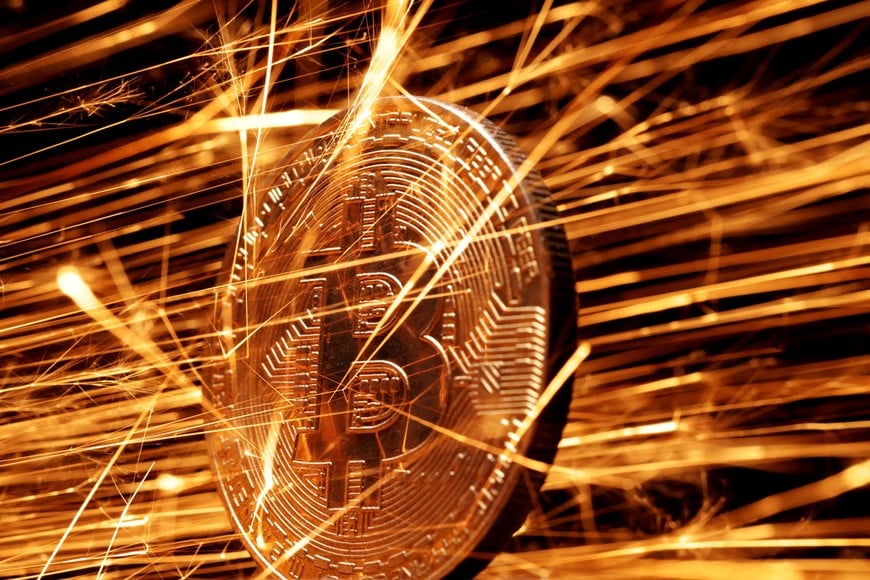 FILE PHOTO: Sparks strike representation of cryptocurrency Bitcoin in this illustration taken November 24, 2024. REUTERS/Dado Ruvic/Illustration/File Photo