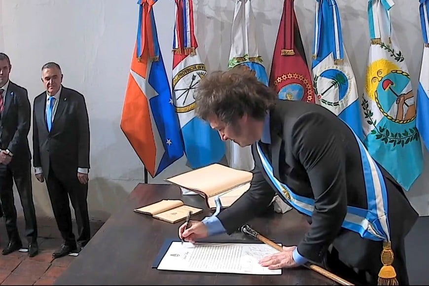 El 9 de julio de 2024, Javier Milei puso su rúbrica al denominado Pacto de Mayo en la Casa Histórica de Tucumán. Gentileza