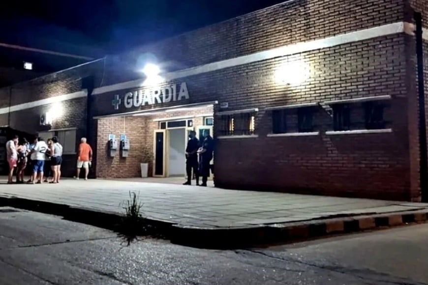 Un llamado telefónico que alertaba que el intendente Francisco Azcué estaba siendo amenazado por un hombre en el estacionamiento del hospital Masvernat. Foto: Belén Fedullo