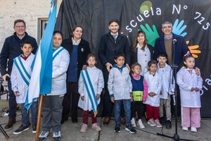 “Es un honor enorme estar en una escuela rural que cumple 90 años. Habla de la fortaleza de quienes fundaron esta provincia invencible de Santa Fe”, señaló Pullaro