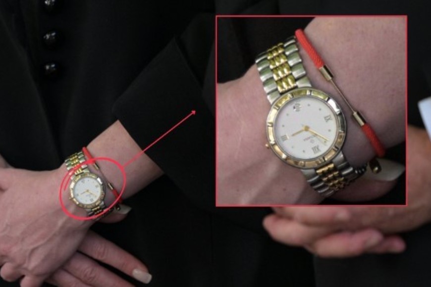 El reloj que llevaba Karina Milei en el acto del 17 de marzo de 2025 por el 33.º aniversario del atentado contra la embajada israelí en Buenos Aires  (AFP / Juan Mabromata)