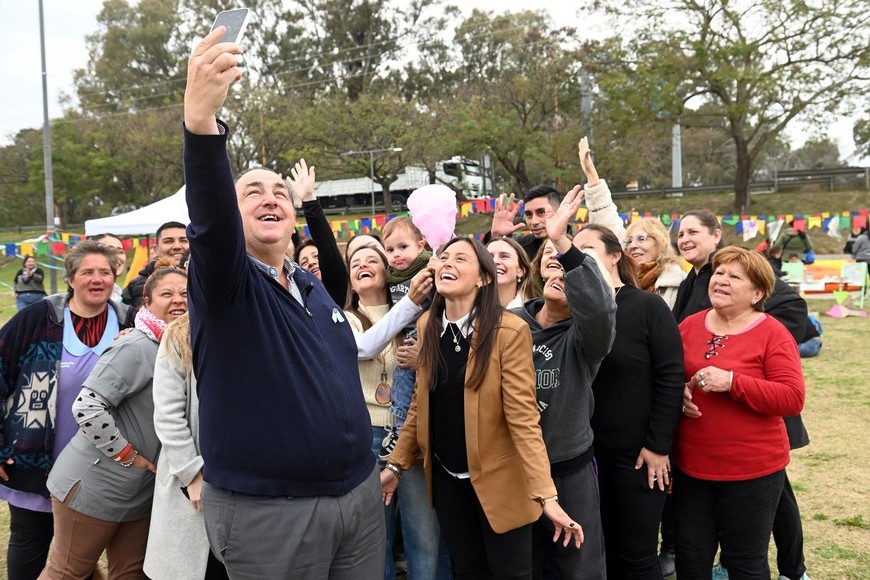 Jornada recreativa con música y juegos para todas las edades.