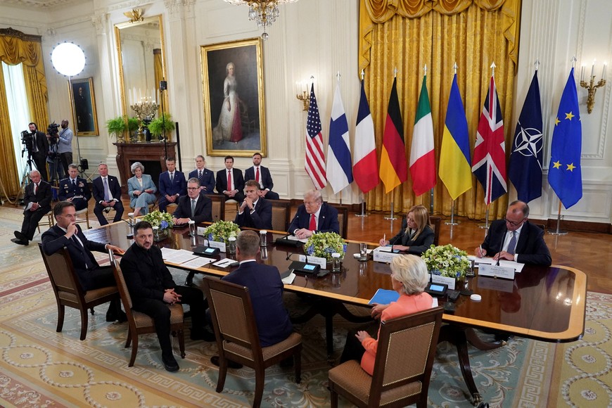 Ukrainian President Volodymyr Zelenskiy speaks during a meeting with U.S. President Donald Trump, German Chancellor Friedrich Merz, French President Emmanuel Macron, British Prime Minister Keir Starmer, Italian Prime Minister Giorgia Meloni, Finland's President Alexander Stubb, NATO Secretary General Mark Rutte and European Commission President Ursula von der Leyen amid negotiations to end the Russian war in Ukraine, at the White House in Washington, D.C., U.S., August 18, 2025. REUTERS/Alexander Drago
     TPX IMAGES OF THE DAY