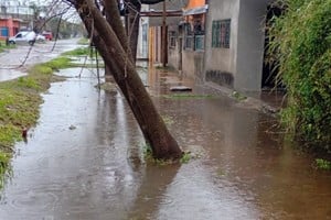 Vecinos de Padre Genesio al 4500 denuncian calles anegadas. Foto: Periodismo Ciudadano