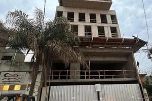 La construcción ubicada en calle San Carlos al 1000 permanece clausurada mientras avanza la investigación judicial.
