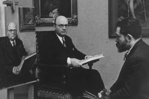 Gustavo Cochet pinta a Horacio Caillet Bois.  Foto: Archivo