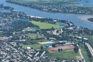 Postal aérea donde se ve el predio del CARD y la calle R. Tacca.