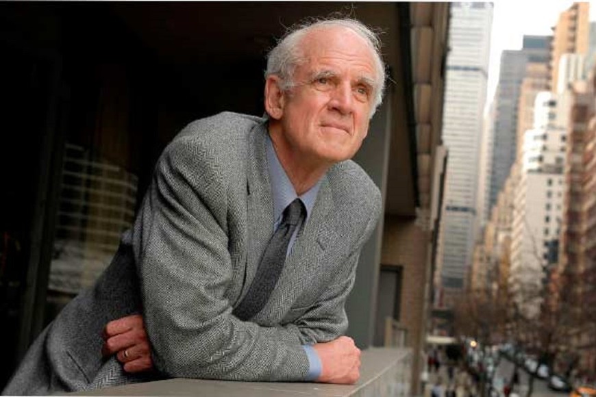 Charles Taylor, filósofo canadiense conocido por sus investigaciones sobre la modernidad, el secularismo y la ética. También por otras contribuciones referidas a la filosofía política, el trasfondo filosófico de las ciencias sociales y la historia del pensamiento.