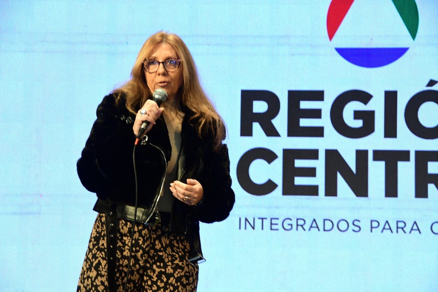Claudia Giaccone. La Subsecretaria de Región Centro e Integración Regional de Santa Fe, estará presente en la presentación del torneo de Fútbol Femenino. Crédito: Guillermo Di Salvatore