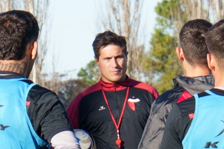 “¡Bienvenido Ezequiel!”. Foto: @ColonOficial