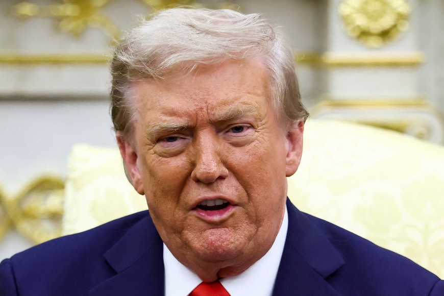 U.S. President Donald Trump reacts during a meeting with Ukrainian President Volodymyr Zelenskiy at the Oval Office of the White House, amid negotiations to end the Russian war in Ukraine, in Washington, D.C., U.S., August 18, 2025. REUTERS/Kevin Lamarque