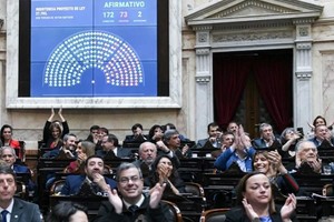 Tras un primer triunfo opositor, el oficialismo logró reunir el tercio de los votos para dejar firme el veto jubilatorio.