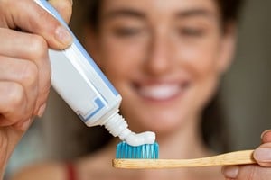 Pasta dental elaborada con queratina