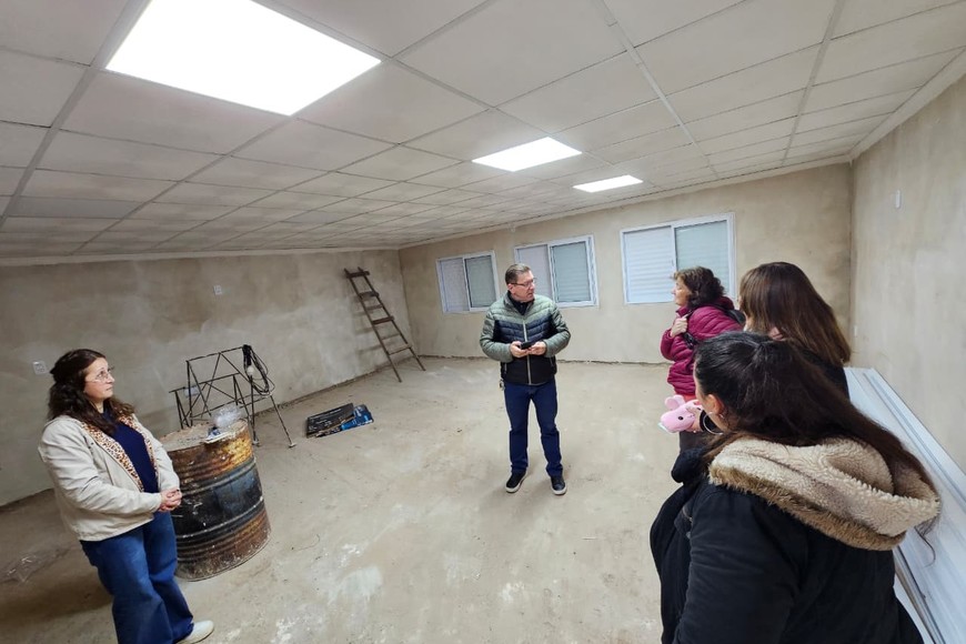 La jornada incluyó encuentros con dirigentes de diversas instituciones y una recorrida por la Escuela de Educación Secundaria N° 8214.